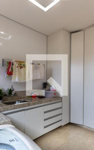 Casa de condomínio à venda com 800m², 5 quartos e 6 vagas Casa de condomínio à venda com 800m², 5 quartos e 6 vagasLavanderia