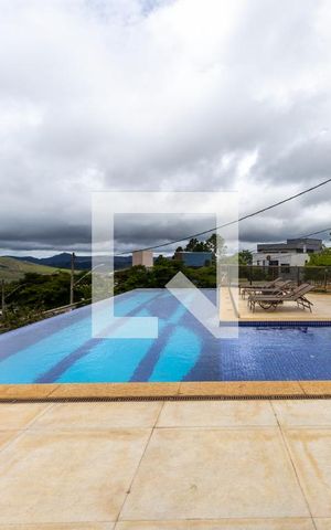 Casa de condomínio à venda com 800m², 5 quartos e 6 vagas Casa de condomínio à venda com 800m², 5 quartos e 6 vagasÁrea comum - Piscina