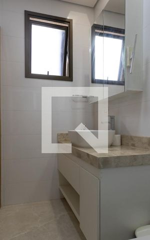 Casa de condomínio à venda com 800m², 5 quartos e 6 vagas Casa de condomínio à venda com 800m², 5 quartos e 6 vagasBanheiro do Quarto de Hospedes