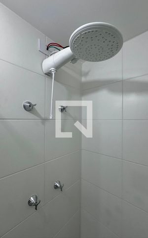 Studio para alugar com 28m², 0 quarto e sem vaga Studio para alugar com 28m², 0 quarto e sem vagaBanheiro