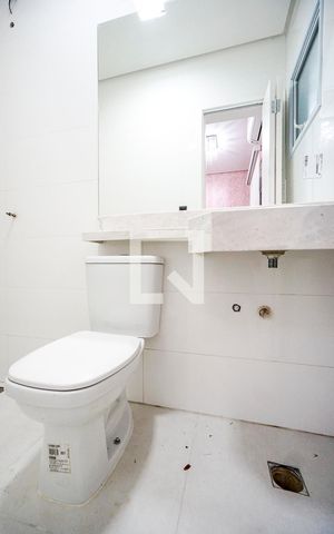 Casa para alugar com 220m², 4 quartos e 3 vagas Casa para alugar com 220m², 4 quartos e 3 vagasBanhejro da suíte 02