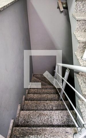 Casa para alugar com 220m², 4 quartos e 3 vagas Casa para alugar com 220m², 4 quartos e 3 vagasEscada da garagem