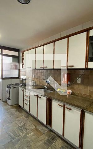 Apartamento à venda com 288m², 4 quartos e 2 vagas Apartamento à venda com 288m², 4 quartos e 2 vagasCozinha e Área de Serviço