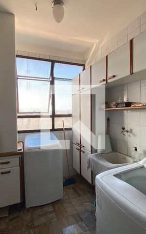 Apartamento à venda com 288m², 4 quartos e 2 vagas Apartamento à venda com 288m², 4 quartos e 2 vagasCozinha e Área de Serviço