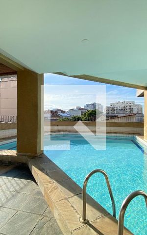 Apartamento à venda com 288m², 4 quartos e 2 vagas Apartamento à venda com 288m², 4 quartos e 2 vagasÁrea comum - Piscina