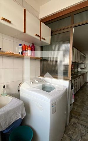 Apartamento à venda com 288m², 4 quartos e 2 vagas Apartamento à venda com 288m², 4 quartos e 2 vagasCozinha e Área de Serviço