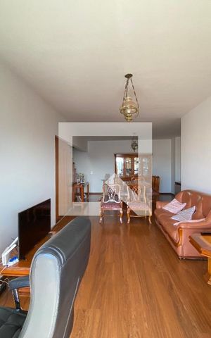 Apartamento à venda com 288m², 4 quartos e 2 vagas Apartamento à venda com 288m², 4 quartos e 2 vagasSala