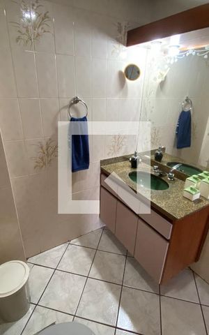 Apartamento à venda com 288m², 4 quartos e 2 vagas Apartamento à venda com 288m², 4 quartos e 2 vagasBanheiro Social