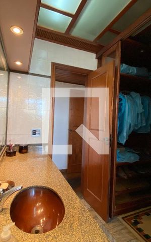 Apartamento à venda com 288m², 4 quartos e 2 vagas Apartamento à venda com 288m², 4 quartos e 2 vagasBanheiro e Closet do quarto 4