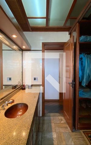 Apartamento à venda com 288m², 4 quartos e 2 vagas Apartamento à venda com 288m², 4 quartos e 2 vagasBanheiro e Closet do quarto 4