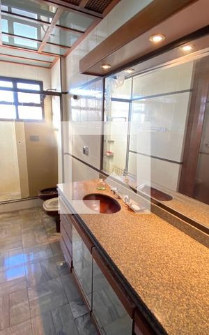 Apartamento à venda com 288m², 4 quartos e 2 vagas Apartamento à venda com 288m², 4 quartos e 2 vagasBanheiro e Closet do quarto 4