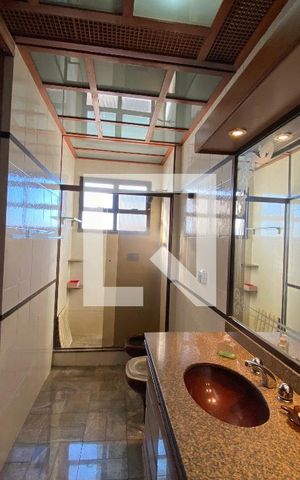 Apartamento à venda com 288m², 4 quartos e 2 vagas Apartamento à venda com 288m², 4 quartos e 2 vagasBanheiro e Closet do quarto 4