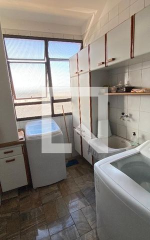 Apartamento à venda com 288m², 4 quartos e 2 vagas Apartamento à venda com 288m², 4 quartos e 2 vagasCozinha e Área de Serviço