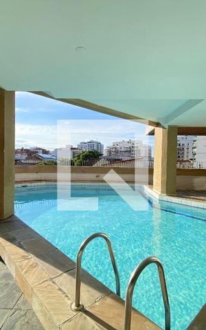 Apartamento à venda com 288m², 4 quartos e 2 vagas Apartamento à venda com 288m², 4 quartos e 2 vagasÁrea comum - Piscina