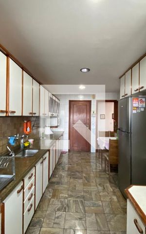Apartamento à venda com 288m², 4 quartos e 2 vagas Apartamento à venda com 288m², 4 quartos e 2 vagasCozinha e Área de Serviço