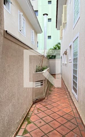 Casa à venda com 209m², 3 quartos e 5 vagasCorredor externo