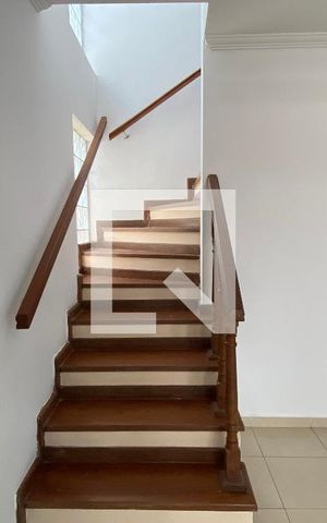 Casa à venda com 209m², 3 quartos e 5 vagasEscadas