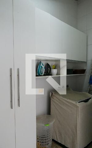 Casa de condomínio para alugar com 250m², 3 quartos e 3 vagas Casa de condomínio para alugar com 250m², 3 quartos e 3 vagasÁrea de Serviço