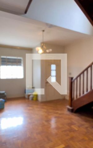 Casa à venda com 430m², 3 quartos e sem vaga Casa à venda com 430m², 3 quartos e sem vagaSala