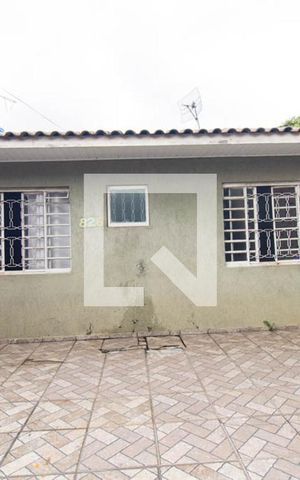 Casa à venda com 240m², 2 quartos e 2 vagas Casa à venda com 240m², 2 quartos e 2 vagasFachada