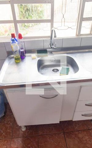 Casa à venda com 240m², 2 quartos e 2 vagas Casa à venda com 240m², 2 quartos e 2 vagasCozinha