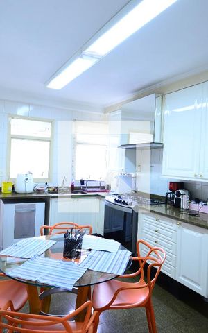 Apartamento à venda com 160m², 3 quartos e 2 vagasCozinha