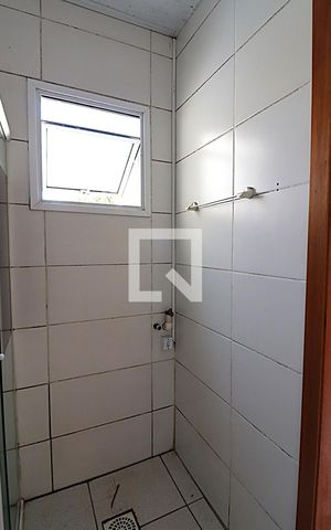 Casa para alugar com 90m², 1 quarto e 2 vagasBanheiro - Detalhe
