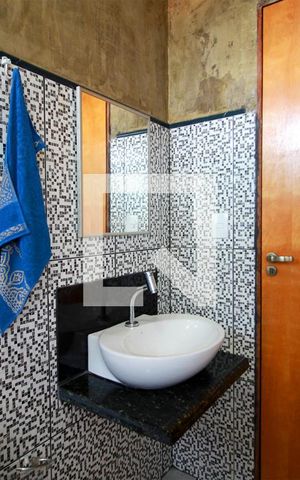 Casa à venda com 372m², 4 quartos e 4 vagasBanheiro 2