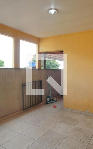 Casa à venda com 372m², 4 quartos e 4 vagasGaragem