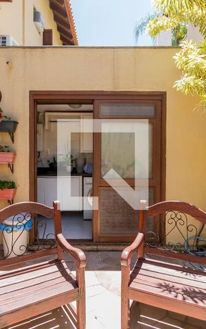 Casa de condomínio à venda com 219m², 3 quartos e 2 vagas Casa de condomínio à venda com 219m², 3 quartos e 2 vagasQuintal