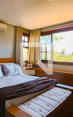 Casa de condomínio à venda com 219m², 3 quartos e 2 vagas Casa de condomínio à venda com 219m², 3 quartos e 2 vagasSuíte