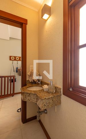 Casa de condomínio à venda com 219m², 3 quartos e 2 vagas Casa de condomínio à venda com 219m², 3 quartos e 2 vagasLavabo