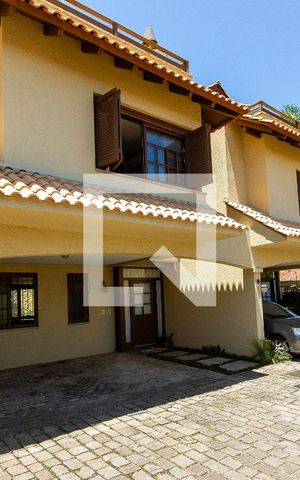 Casa de condomínio à venda com 219m², 3 quartos e 2 vagas Casa de condomínio à venda com 219m², 3 quartos e 2 vagasFachada