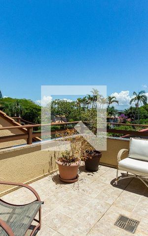 Casa de condomínio à venda com 219m², 3 quartos e 2 vagas Casa de condomínio à venda com 219m², 3 quartos e 2 vagasTerraço