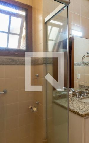 Casa de condomínio à venda com 219m², 3 quartos e 2 vagas Casa de condomínio à venda com 219m², 3 quartos e 2 vagasBanheiro Social