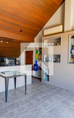 Casa de condomínio à venda com 219m², 3 quartos e 2 vagas Casa de condomínio à venda com 219m², 3 quartos e 2 vagasTerraço
