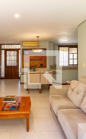 Casa de condomínio à venda com 219m², 3 quartos e 2 vagas Casa de condomínio à venda com 219m², 3 quartos e 2 vagasSala