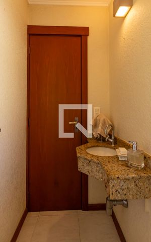 Casa de condomínio à venda com 219m², 3 quartos e 2 vagas Casa de condomínio à venda com 219m², 3 quartos e 2 vagasLavabo