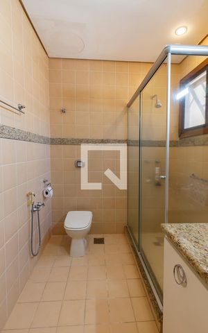 Casa de condomínio à venda com 219m², 3 quartos e 2 vagas Casa de condomínio à venda com 219m², 3 quartos e 2 vagasBanheiro Social
