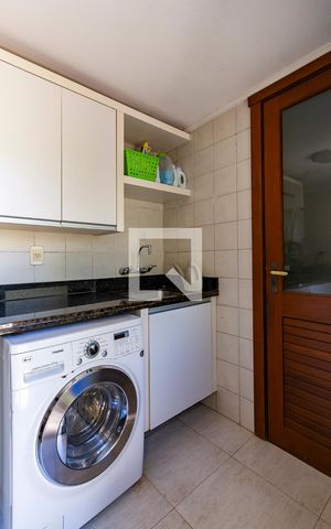 Casa de condomínio à venda com 219m², 3 quartos e 2 vagas Casa de condomínio à venda com 219m², 3 quartos e 2 vagasÁrea de Serviço