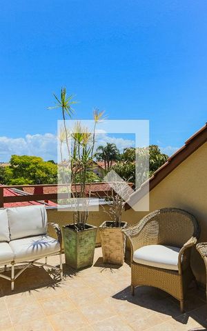 Casa de condomínio à venda com 219m², 3 quartos e 2 vagas Casa de condomínio à venda com 219m², 3 quartos e 2 vagasTerraço