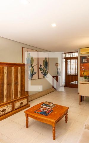 Casa de condomínio à venda com 219m², 3 quartos e 2 vagas Casa de condomínio à venda com 219m², 3 quartos e 2 vagasSala