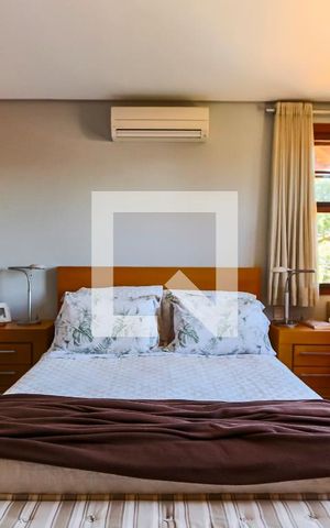 Casa de condomínio à venda com 219m², 3 quartos e 2 vagas Casa de condomínio à venda com 219m², 3 quartos e 2 vagasSuíte