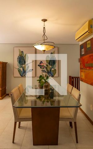 Casa de condomínio à venda com 219m², 3 quartos e 2 vagas Casa de condomínio à venda com 219m², 3 quartos e 2 vagasSala