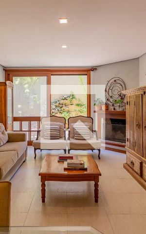 Casa de condomínio à venda com 219m², 3 quartos e 2 vagas Casa de condomínio à venda com 219m², 3 quartos e 2 vagasSala