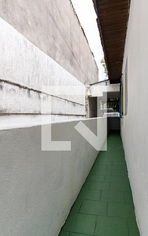 Casa à venda com 300m², 4 quartos e 4 vagas Casa à venda com 300m², 4 quartos e 4 vagasCorredor Lateral da Casa 1