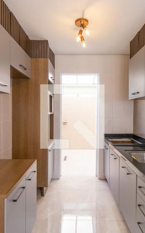 Casa de condomínio para alugar com 48m², 2 quartos e 1 vaga Casa de condomínio para alugar com 48m², 2 quartos e 1 vagaCozinha - Armários