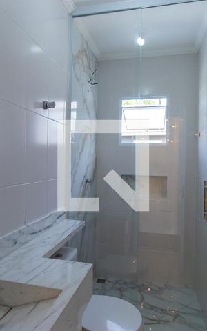 Casa de condomínio para alugar com 48m², 2 quartos e 1 vaga Casa de condomínio para alugar com 48m², 2 quartos e 1 vagaBanheiro andar superior