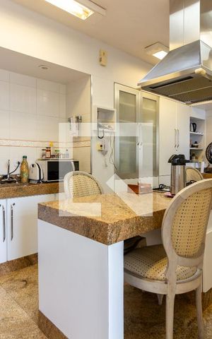 Apartamento à venda com 369m², 5 quartos e 3 vagas Apartamento à venda com 369m², 5 quartos e 3 vagasCozinha