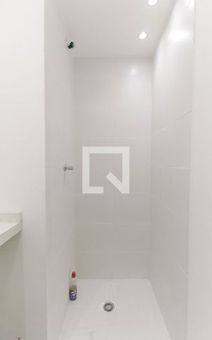 Apartamento para alugar com 32m², 2 quartos e sem vaga Apartamento para alugar com 32m², 2 quartos e sem vagaBanheiro
